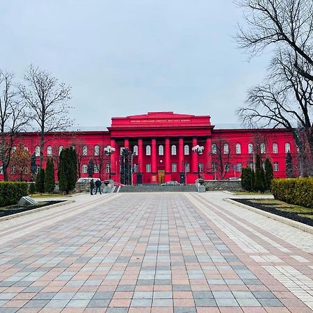Amazing Tara'S Shevchenko Square Apartment Kiev Bagian luar foto
