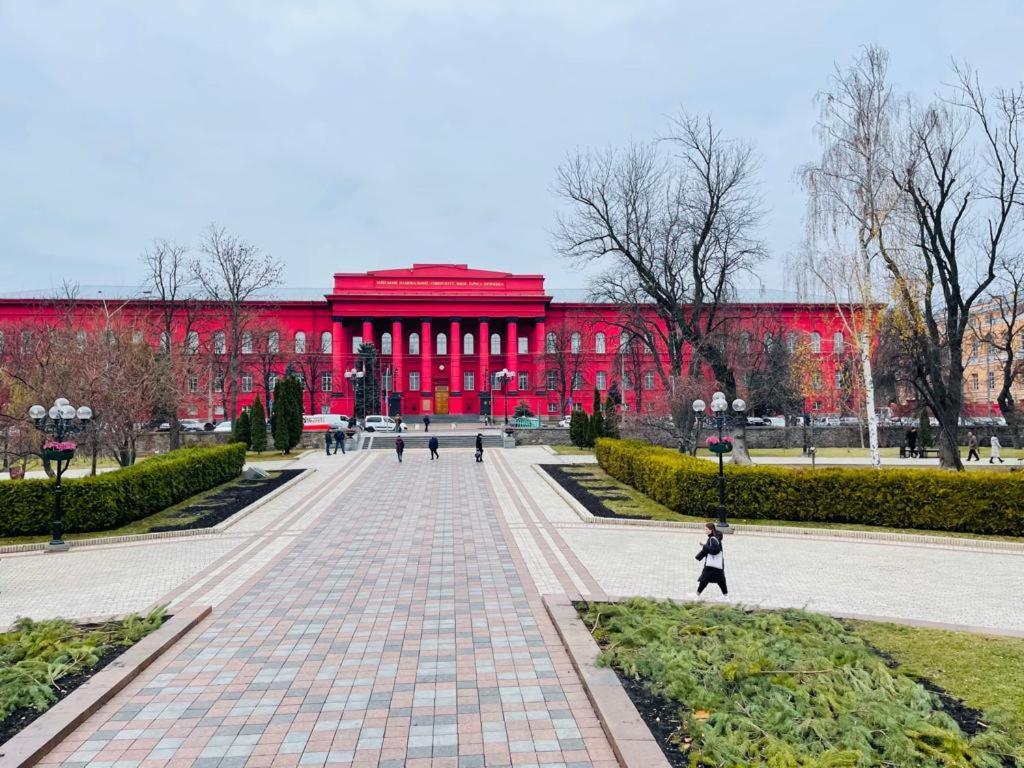 Amazing Tara'S Shevchenko Square Apartment Kiev Bagian luar foto