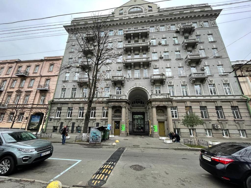 Amazing Tara'S Shevchenko Square Apartment Kiev Bagian luar foto