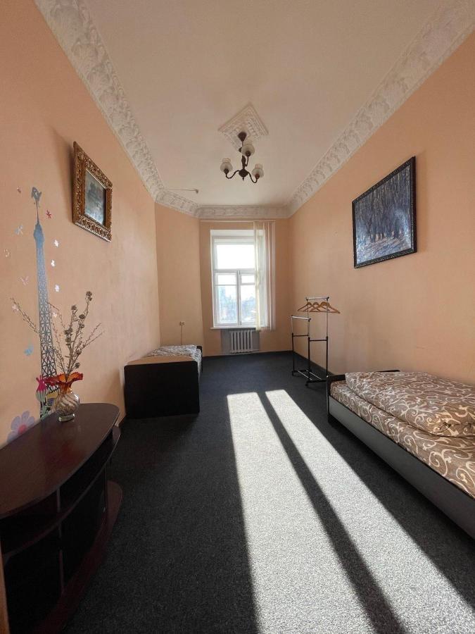 Amazing Tara'S Shevchenko Square Apartment Kiev Bagian luar foto