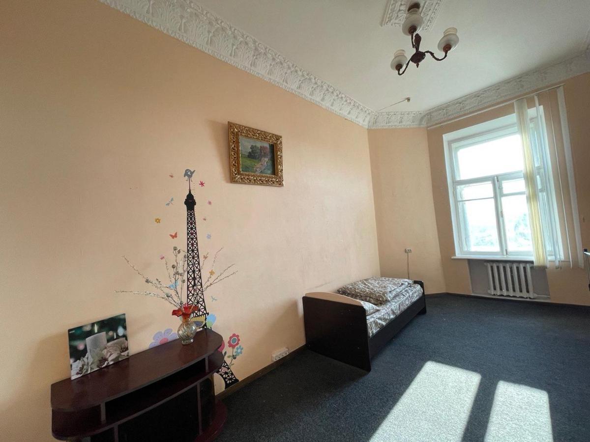 Amazing Tara'S Shevchenko Square Apartment Kiev Bagian luar foto