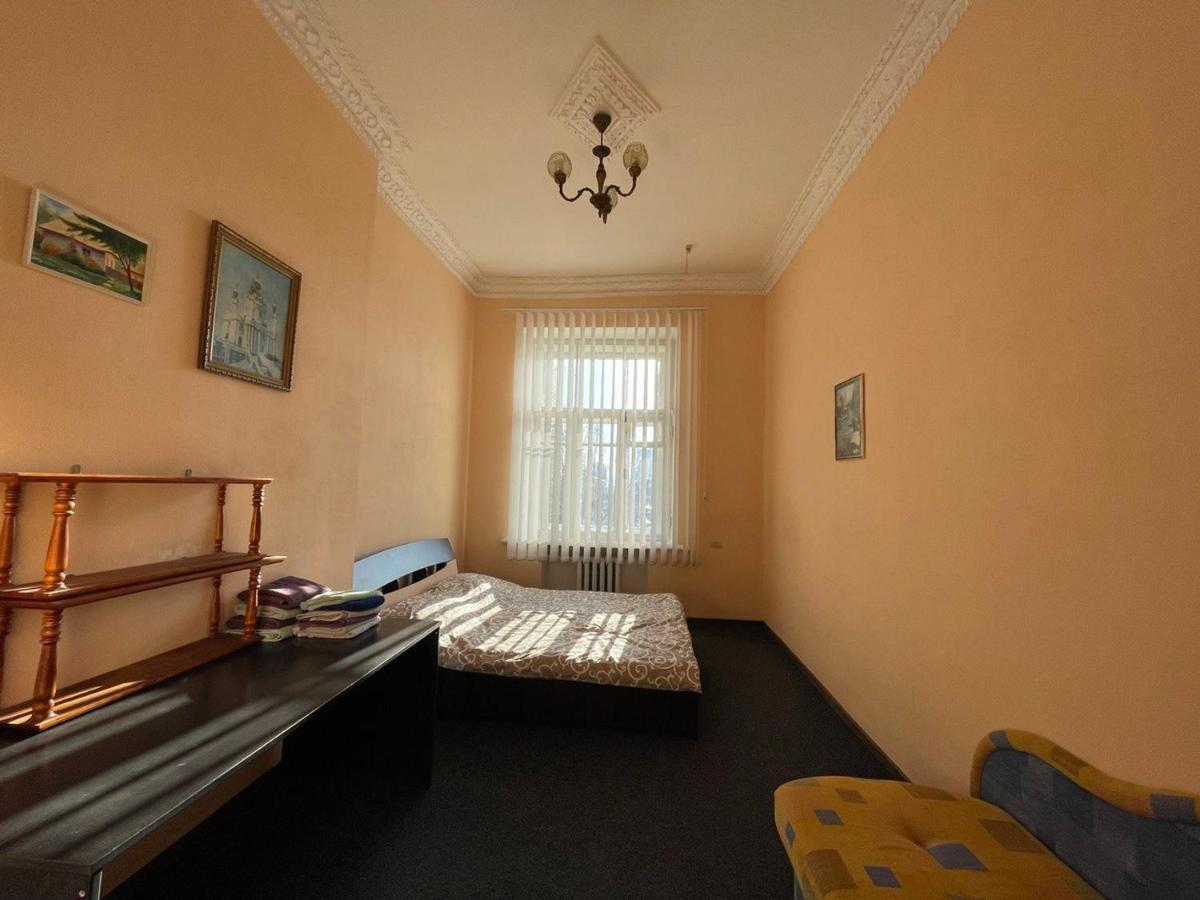 Amazing Tara'S Shevchenko Square Apartment Kiev Bagian luar foto