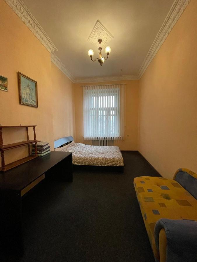 Amazing Tara'S Shevchenko Square Apartment Kiev Bagian luar foto